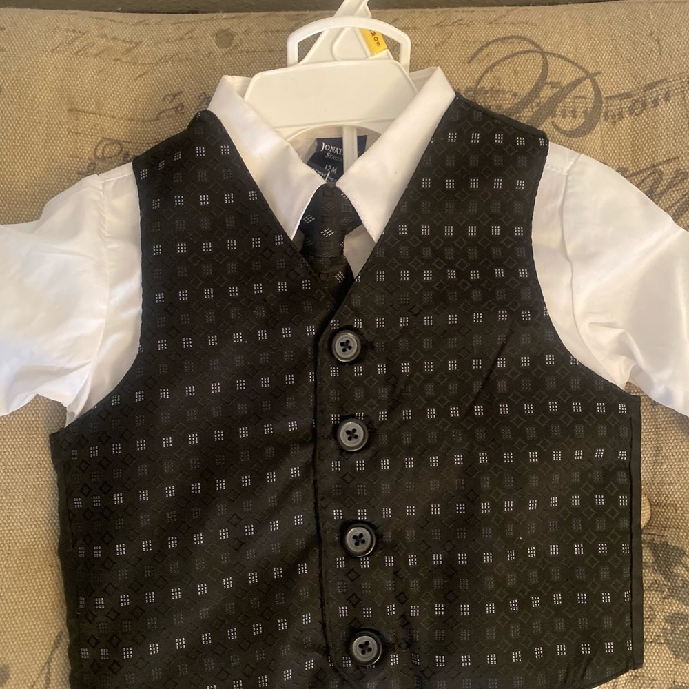 Suit - Picture 3 of 5